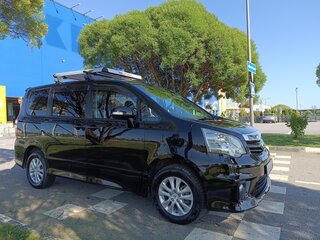 2011 Toyota Noah II (R70), чёрный, 2000000 рублей, вид 1