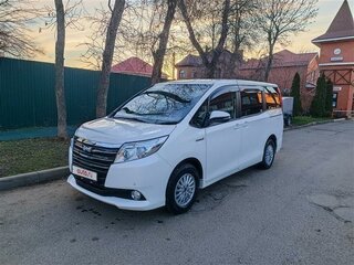 2015 Toyota Noah III (R80), белый, 2100000 рублей, вид 1