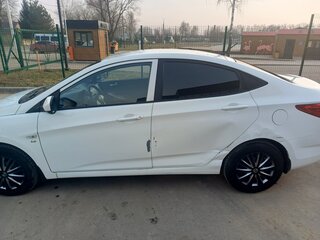 2013 Hyundai Solaris I, белый, 700000 рублей, вид 4