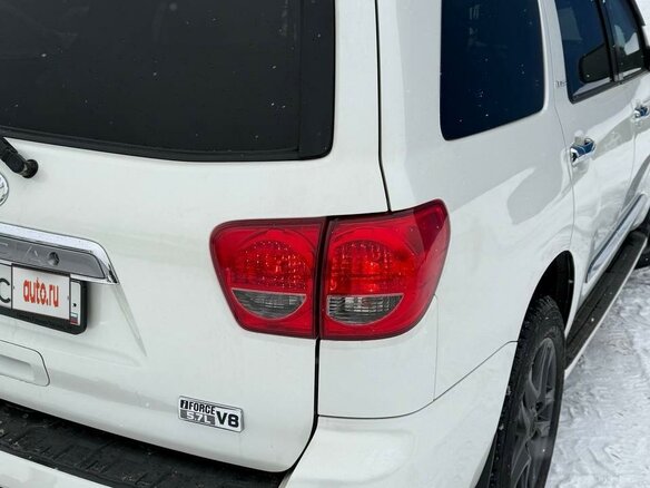 2012 Toyota Sequoia II, белый, 3900000 рублей - вид 9