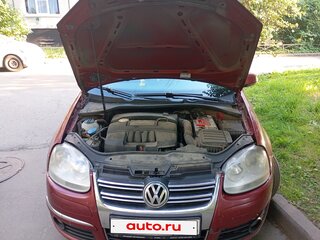 2008 Volkswagen Jetta V, красный, 300000 рублей, вид 3