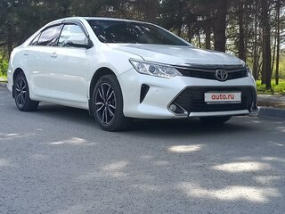 2015 Toyota Camry VII (XV50) Рестайлинг, белый, 1750000 рублей, вид 3