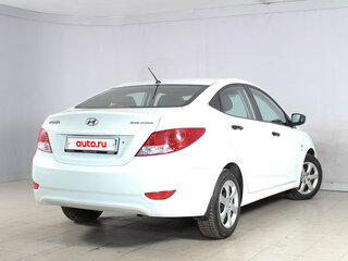 2013 Hyundai Solaris I, белый, 720000 рублей, вид 3