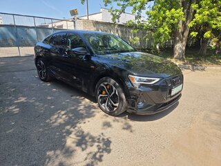 2022 Audi e-tron Sportback 55 I, чёрный, 4177940 рублей, вид 2