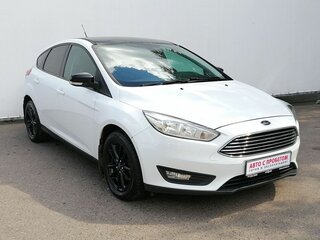 2018 Ford Focus III Рестайлинг, белый, 1000000 рублей, вид 3