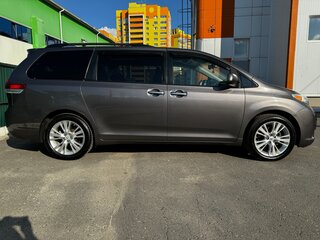 2010 Toyota Sienna III, серый, 2090000 рублей, вид 4