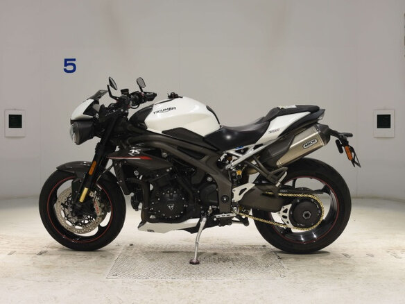 2018 Triumph Speed Triple, белый, 850000 рублей - вид 4