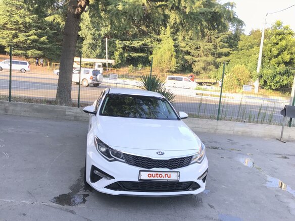 2019 Kia Optima IV Рестайлинг, белый, 2500000 рублей - вид 5