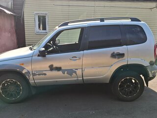 2010 Chevrolet Niva I Рестайлинг, серебристый, 170000 рублей, вид 2
