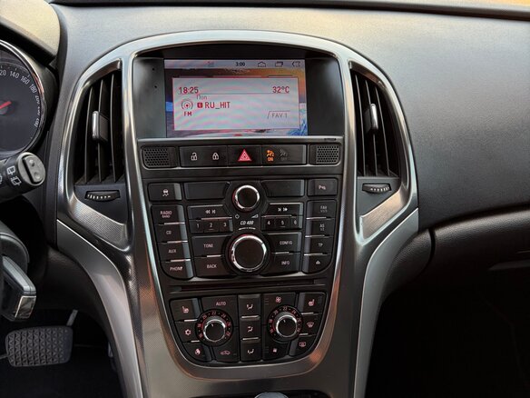 2011 Opel Astra J, чёрный - вид 23