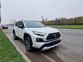 2023 Toyota RAV4 V (XA50), белый, 4050000 рублей, вид 1
