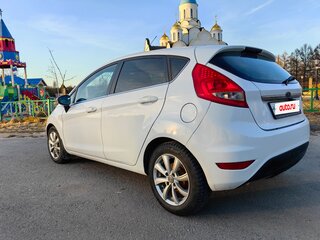 2011 Ford Fiesta Mk6, белый, 575000 рублей, вид 4