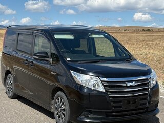 2017 Toyota Noah III (R80), чёрный, 1910000 рублей, вид 3