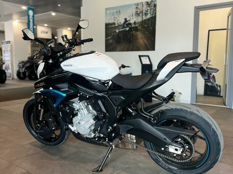 2025 CFMoto 650NK, белый, 744900 рублей, вид 3