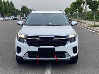2023 Kia Seltos I Рестайлинг, белый, 1992000 рублей, вид 2