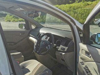 2010 Toyota ISis I Рестайлинг, белый, 1250000 рублей, вид 4
