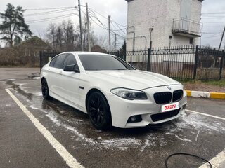 2013 BMW 5 серии 520i VI (F10/F11/F07), белый, 1800000 рублей, вид 3