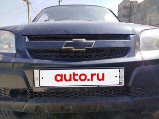 2013 Chevrolet Niva I Рестайлинг, серебристый, 575000 рублей, вид 2