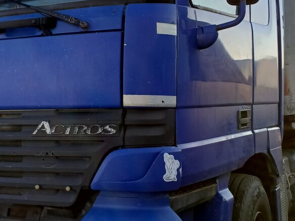 1999 Mercedes-Benz Actros, синий, 1600000 рублей - вид 2