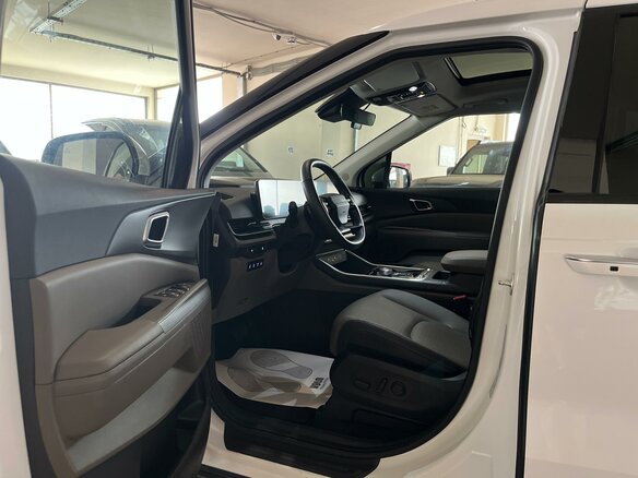 2025 Kia Carnival IV Рестайлинг, белый, 5495000 рублей - вид 18