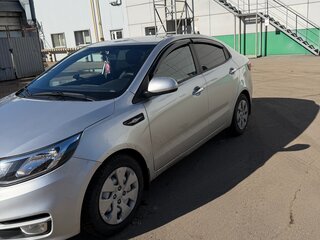2016 Kia Rio III Рестайлинг, серебристый, 980000 рублей, вид 1