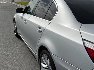 2009 BMW 5 серии 530i V (E60/E61) Рестайлинг, серебристый, 1050000 рублей, вид 4