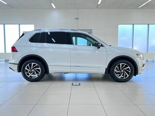 2017 Volkswagen Tiguan II, белый, 2410000 рублей, вид 5