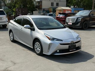 2022 Toyota Prius IV Рестайлинг (XW50), серебристый, 1550000 рублей, вид 3
