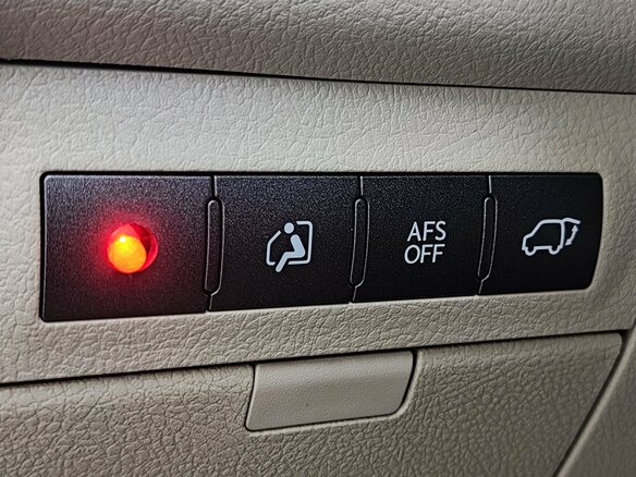 2009 Lexus LX 570 III, белый, 3200000 рублей - вид 31