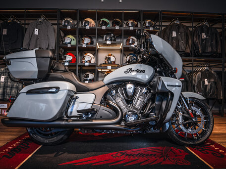 2025 Indian Roadmaster, серый, 4190000 рублей, вид 2
