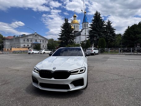 2018 BMW 5 серии 530i VII (G30/G31/G38), белый, 3390000 рублей, вид 2