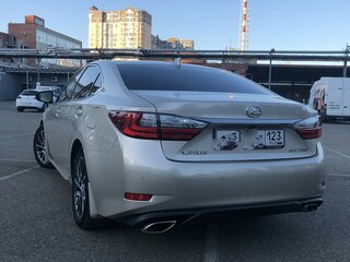 2017 Lexus ES 250 VI Рестайлинг, бежевый, 2900000 рублей, вид 4