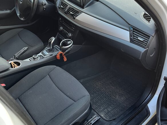 2013 BMW X1 20i I (E84) Рестайлинг, белый, 1285000 рублей - вид 3
