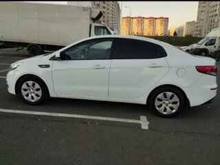 2015 Kia Rio III Рестайлинг, белый, 780000 рублей, вид 3