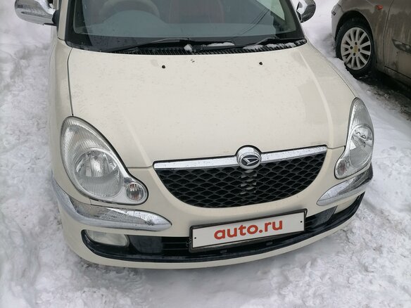 2002 Daihatsu Storia I (M100) Рестайлинг 2, белый, 340000 рублей