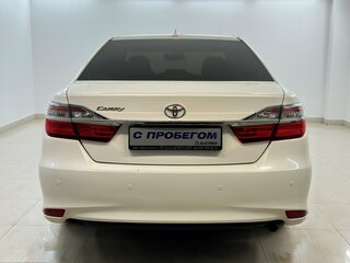 2017 Toyota Camry VII (XV50) Рестайлинг, белый, 1980000 рублей, вид 3