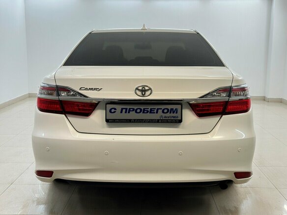 2017 Toyota Camry VII (XV50) Рестайлинг, белый, 2025000 рублей - вид 2