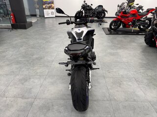 2024 Yamaha MT-09 (FZ-09), серый, 1421400 рублей, вид 4