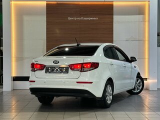 2017 Kia Rio III Рестайлинг, белый, 1149000 рублей, вид 4