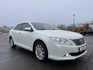 2014 Toyota Camry VII (XV50), белый, 1850000 рублей, вид 3