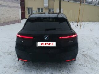 2022 BMW iX xDrive50 I (I20), чёрный, 9000000 рублей, вид 4