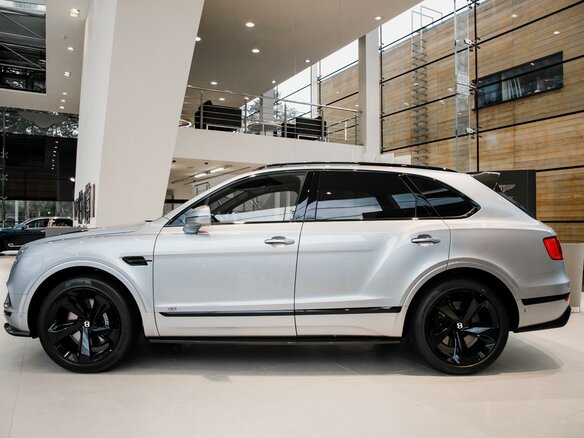 2018 Bentley Bentayga I, серебристый - вид 2