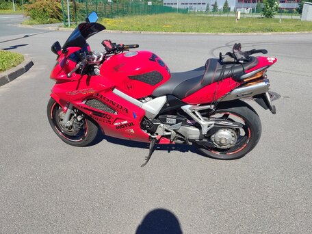 2002 Honda VFR 800, красный, 480000 рублей, вид 3