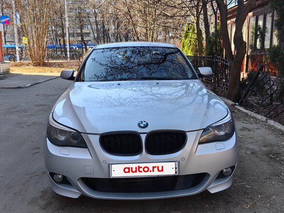 2008 BMW 5 серии 525i V (E60/E61) Рестайлинг, серебристый, 1300000 рублей - вид 1
