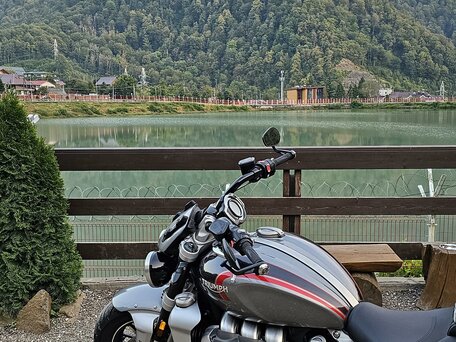 2021 Triumph Rocket 3, серый, 2200000 рублей, вид 5