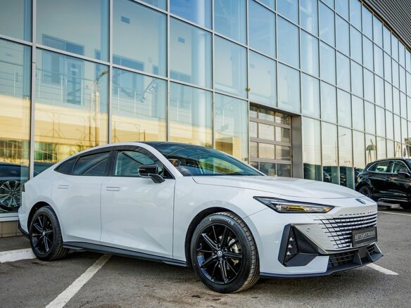 2024 Changan UNI-V I, белый, 2368000 рублей