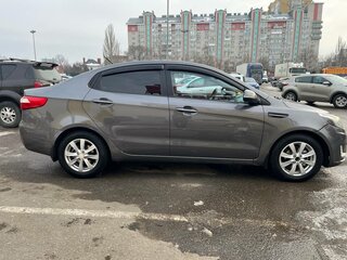 2014 Kia Rio 5-speed III, серый, 750000 рублей, вид 2