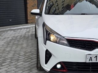 2021 Kia Rio IV Рестайлинг, белый, 1790000 рублей, вид 3