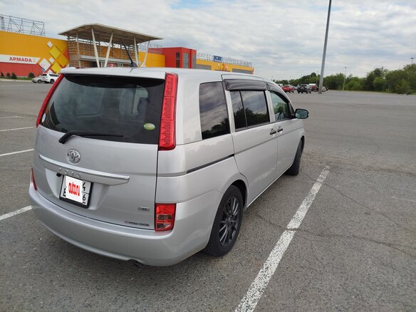 2009 Toyota ISis I Рестайлинг, серебристый, 1250000 рублей - вид 2