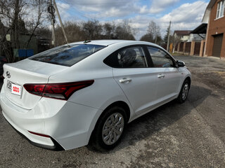 2017 Hyundai Solaris II, белый, 750000 рублей, вид 4